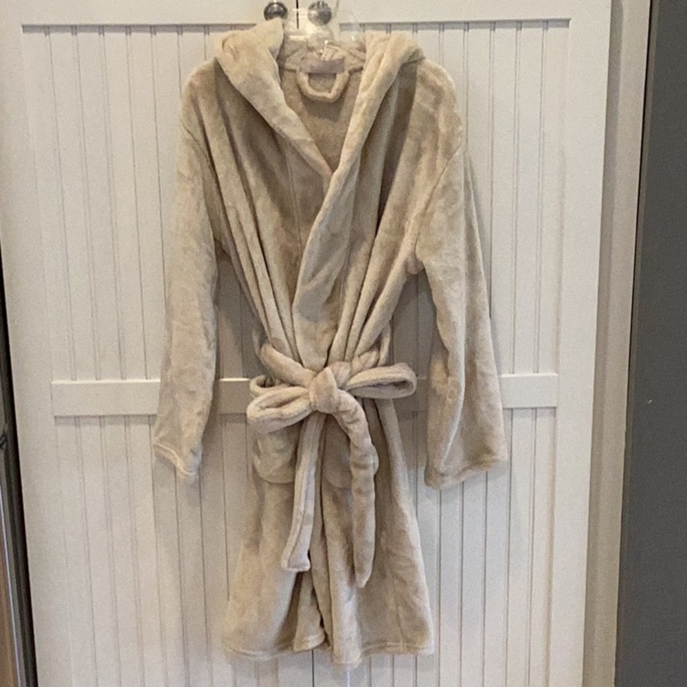 Brand New Plush Bathrobe. Color cream/tan.